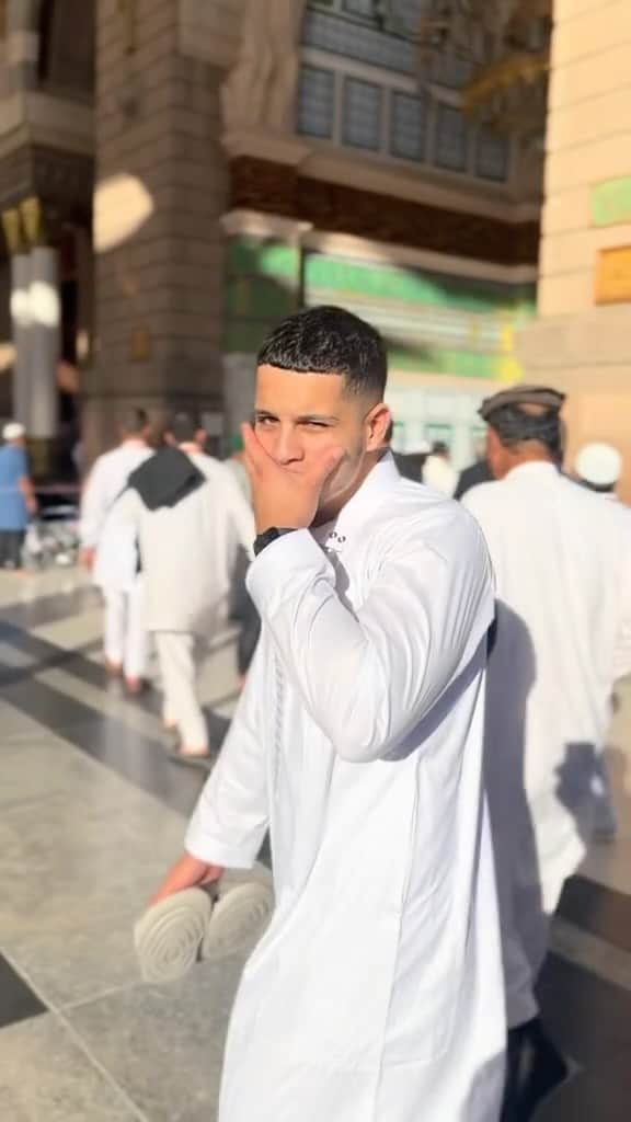 Jounes Amiriのインスタグラム：「Masjid al Nabwi al madinah al munawarah 🩵」