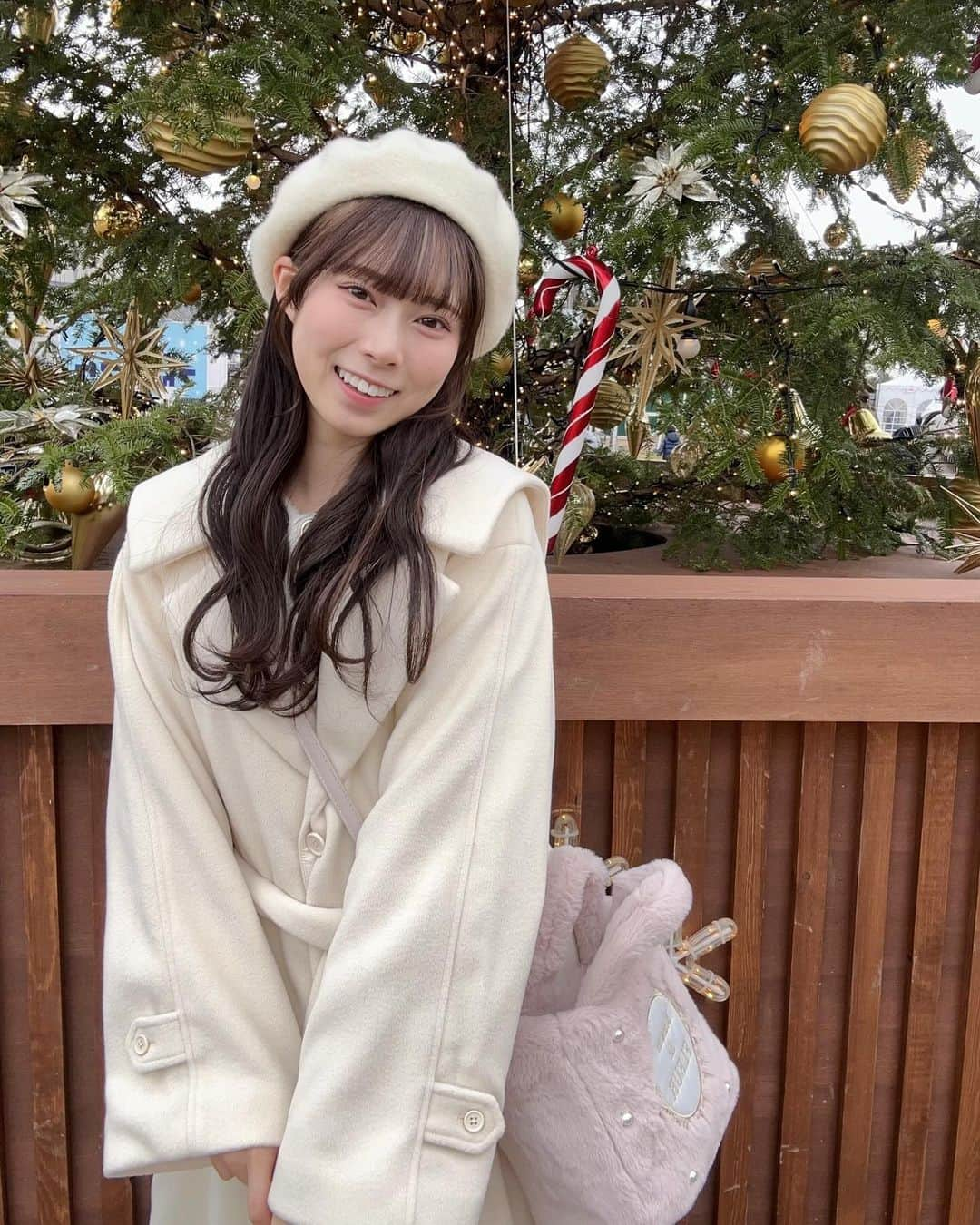 瀧本弥生のインスタグラム：「クリスマスマーケット行ってきた🎄 冬楽しもうね❄️  #NMB48 #アイドル#04 #05 #05년생  #idol #ootd　#code #クリスマス#クリスマスマーケット #ベレー帽#ホワイトコーデ」