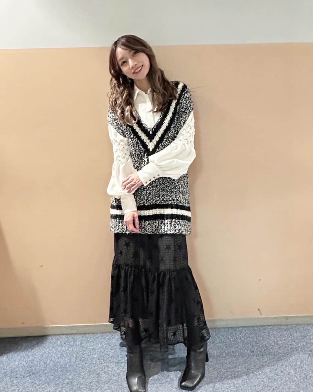 後藤真希さんのインスタグラム写真 - (後藤真希Instagram)「「内村のツボる動画」みてくれましたか〜👀✨ 楽しかったです💡  まかろん♡わごんオフィシャル先行申し込み受付中です💞  #内村のツボる動画  #まきふく」12月19日 21時10分 - goto_maki923