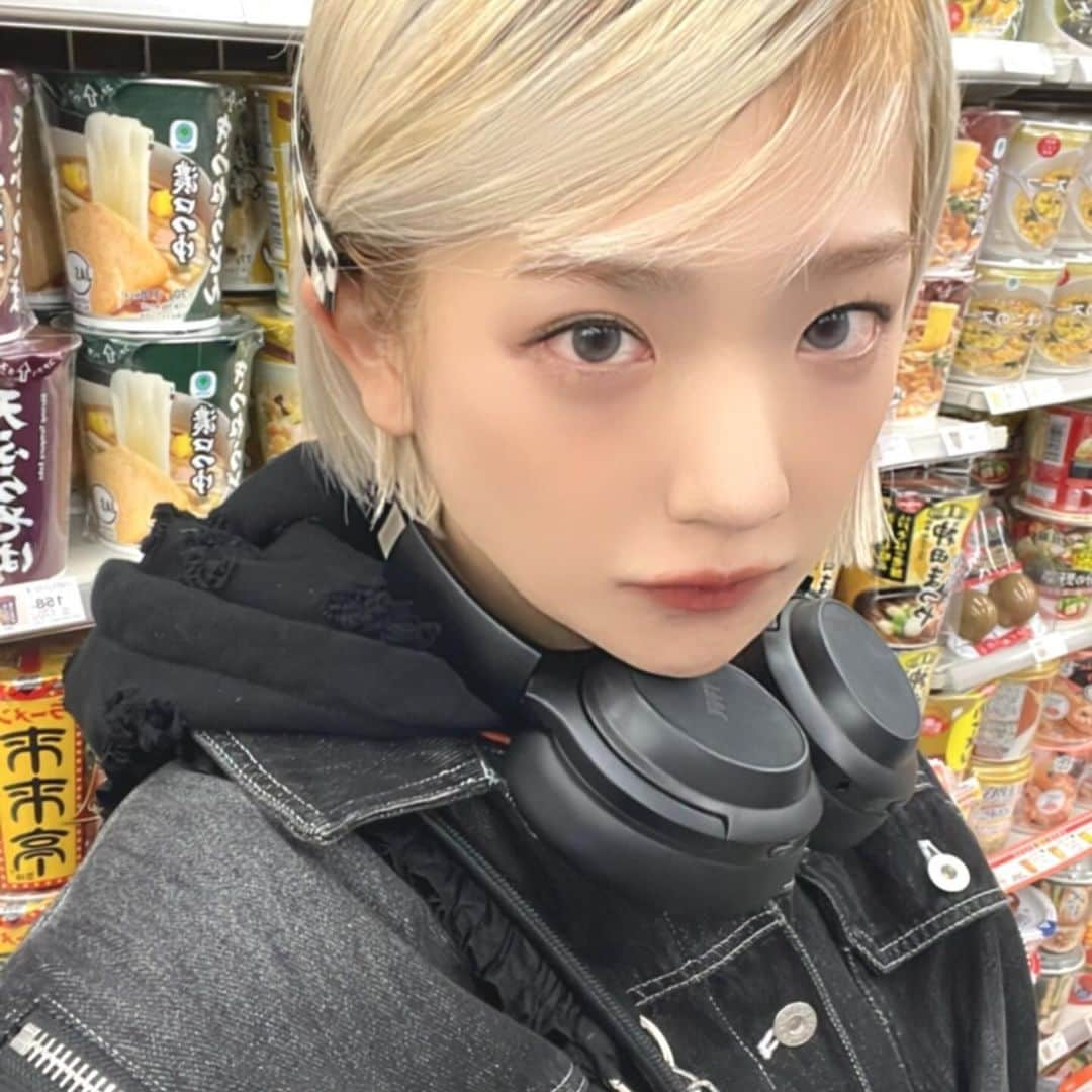 北澤ゆうほさんのインスタグラム写真 - (北澤ゆうほInstagram)「髪を切ったらコンビニで自撮りするんだよ (さらに髪短くしました ✂︎by @wataro0821 )」12月19日 21時29分 - yuyuuho