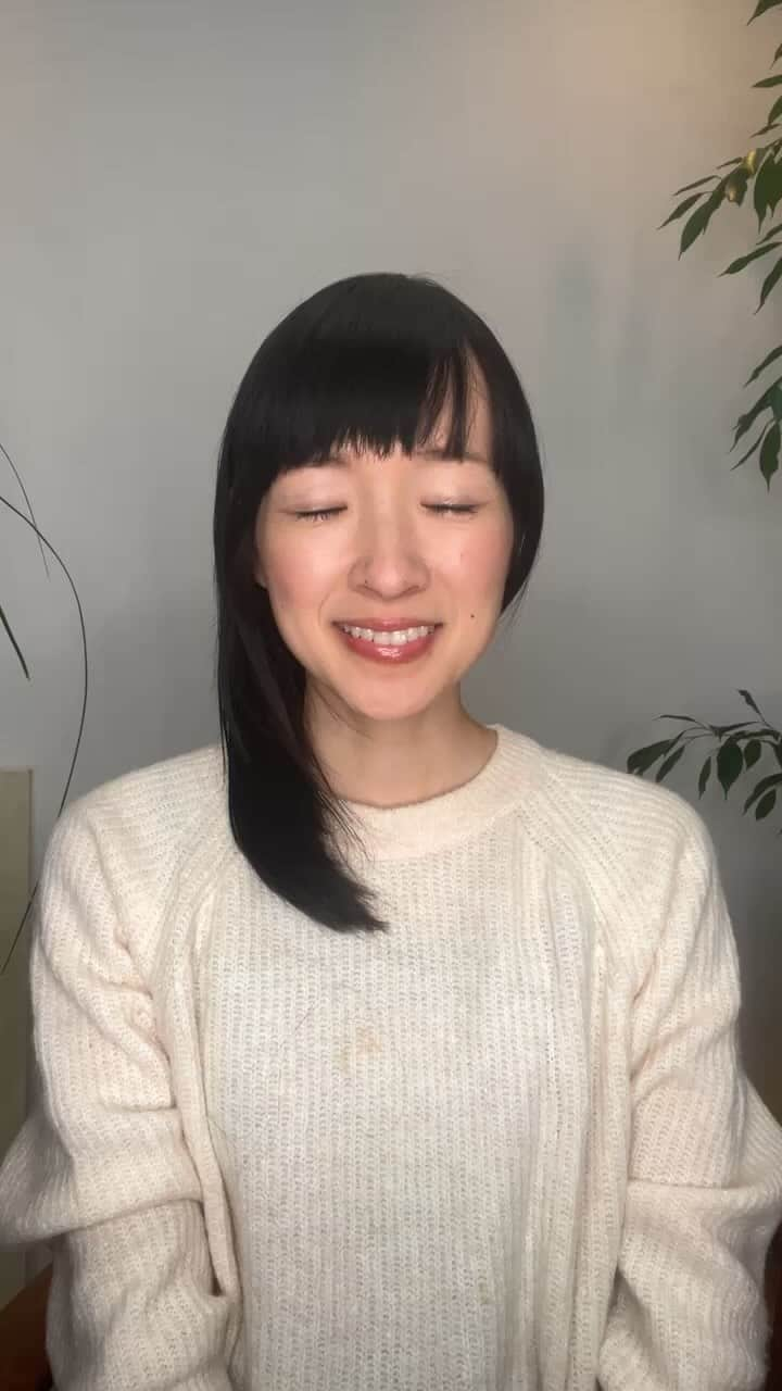 近藤麻理恵のインスタグラム：「本日2回目のライブ。 まったりver.です。  皆さん、新刊のご予約いただきありがとうございました✨」