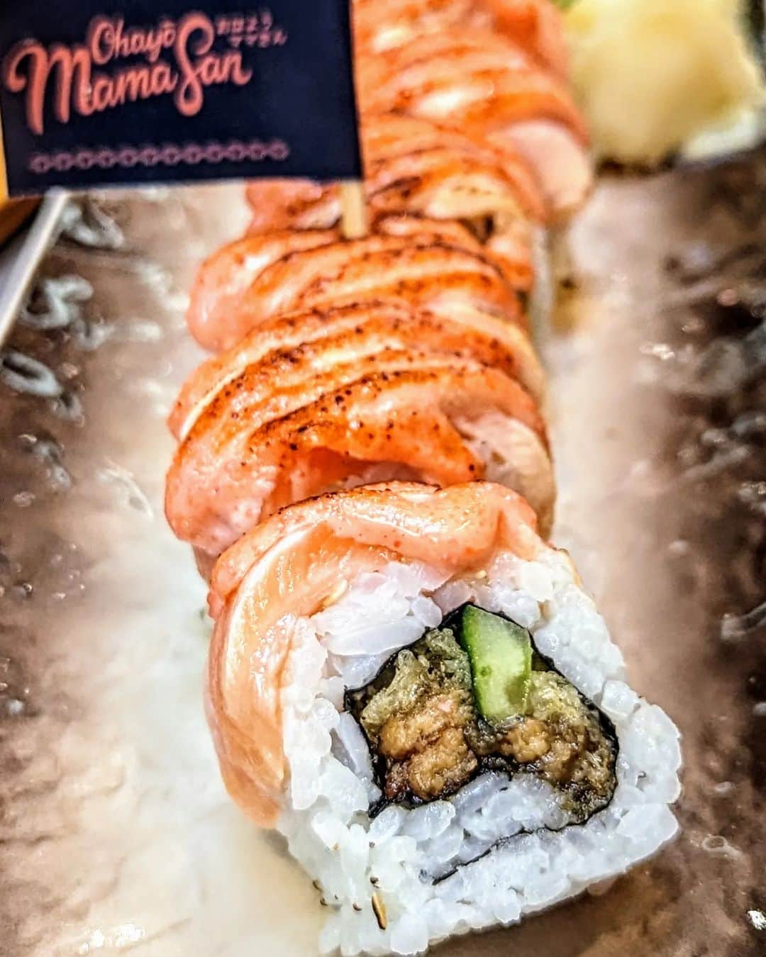 Li Tian の雑貨屋のインスタグラム：「1-for-1 SUSHI ROLL PROMOTION!  Only until 31 Dec, @ohayomamasan is doing 1-1 for all 12 sushi rolls on its menu (original price :$26++) We like the Mentaiko Salmon Roll and the Mamasan Riceless roll. Yes, no rice for those who are watching their diet 🤭   Their truffle prawn ramen ($24++) is worth a try too, in fact, tasted much lighter than it looks.   📌 ohayomamasan  313 somerset, #01-29  opens daily  #singapore #sgfood #japanesefood #sgfoodie #sgblog  #sushi #fusion #ramen.」
