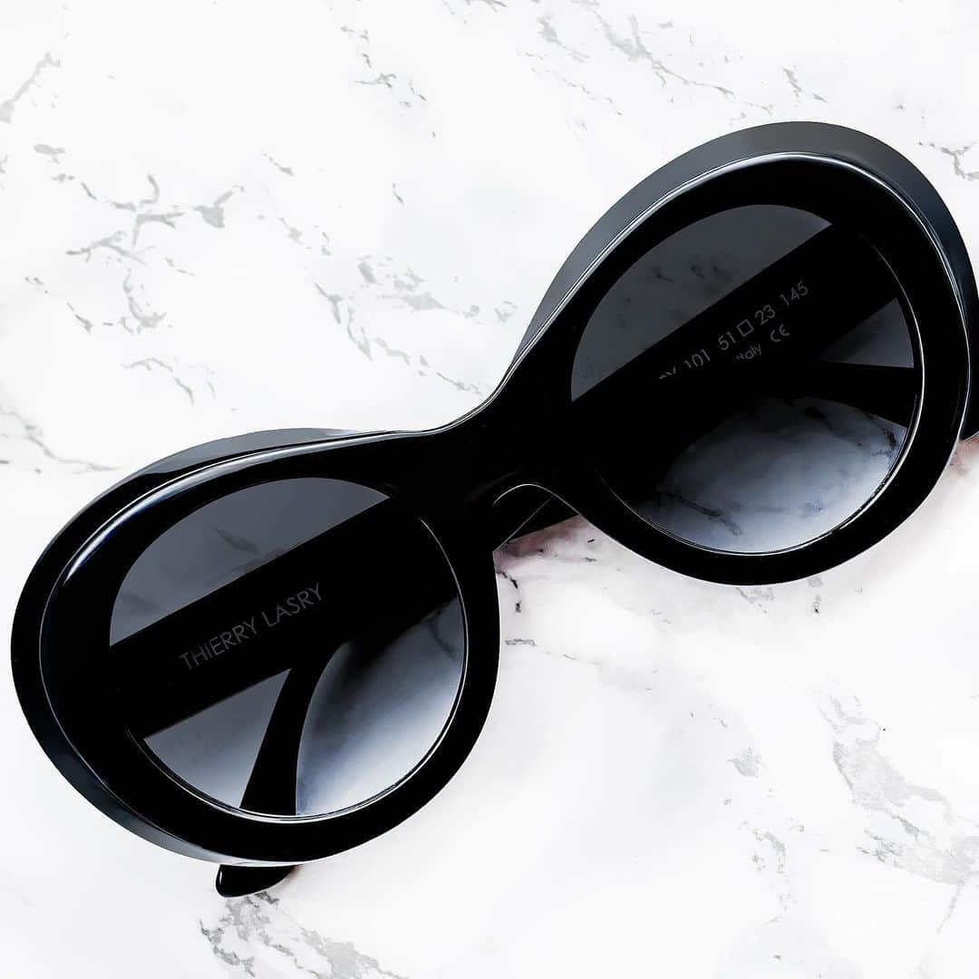 ティエリー ラスリーのインスタグラム：「the THIERRY LASRY “PULPY” sunglasses in black acetate w/ gradient grey lenses #thierrylasry #handmadeinitaly」