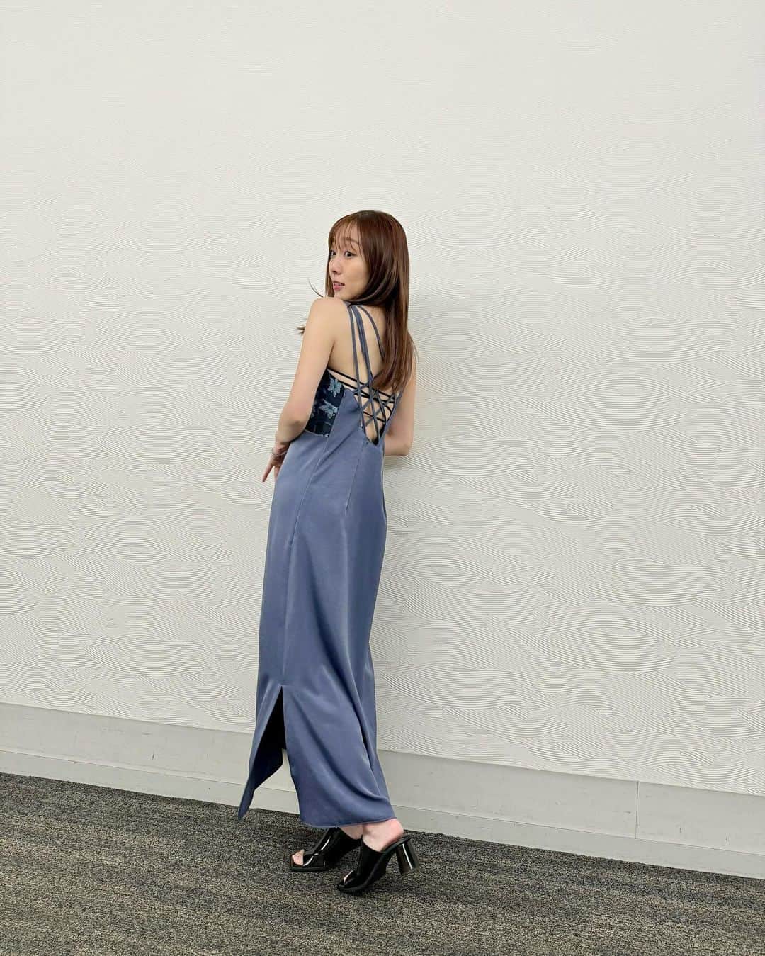 須田亜香里さんのインスタグラム写真 - (須田亜香里Instagram)「背中であやとりできそうな衣装🧶 12月24日(日)は年内ラストの【熱闘Mリーグ】公開収録！ 21:55ごろから六本木ヒルズけやき坂スタジオで会えますよー！ ここ３週の衣装もずらりと載せます☺️ #熱闘mリーグ #須田亜香里衣装  他にも12月21日(木) アスナル金山( @asunalkanayama )で公開録音！ そちらでも直接会えます！ギター弾くよー🎄 【須田亜香里･大倉士門×ASUNAL TREASURE】#アストレ」12月19日 23時33分 - akarisuda