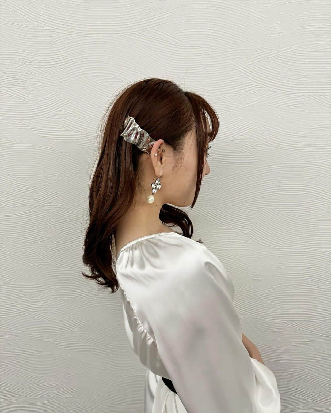 須田亜香里さんのインスタグラム写真 - (須田亜香里Instagram)「背中であやとりできそうな衣装🧶 12月24日(日)は年内ラストの【熱闘Mリーグ】公開収録！ 21:55ごろから六本木ヒルズけやき坂スタジオで会えますよー！ ここ３週の衣装もずらりと載せます☺️ #熱闘mリーグ #須田亜香里衣装  他にも12月21日(木) アスナル金山( @asunalkanayama )で公開録音！ そちらでも直接会えます！ギター弾くよー🎄 【須田亜香里･大倉士門×ASUNAL TREASURE】#アストレ」12月19日 23時33分 - akarisuda