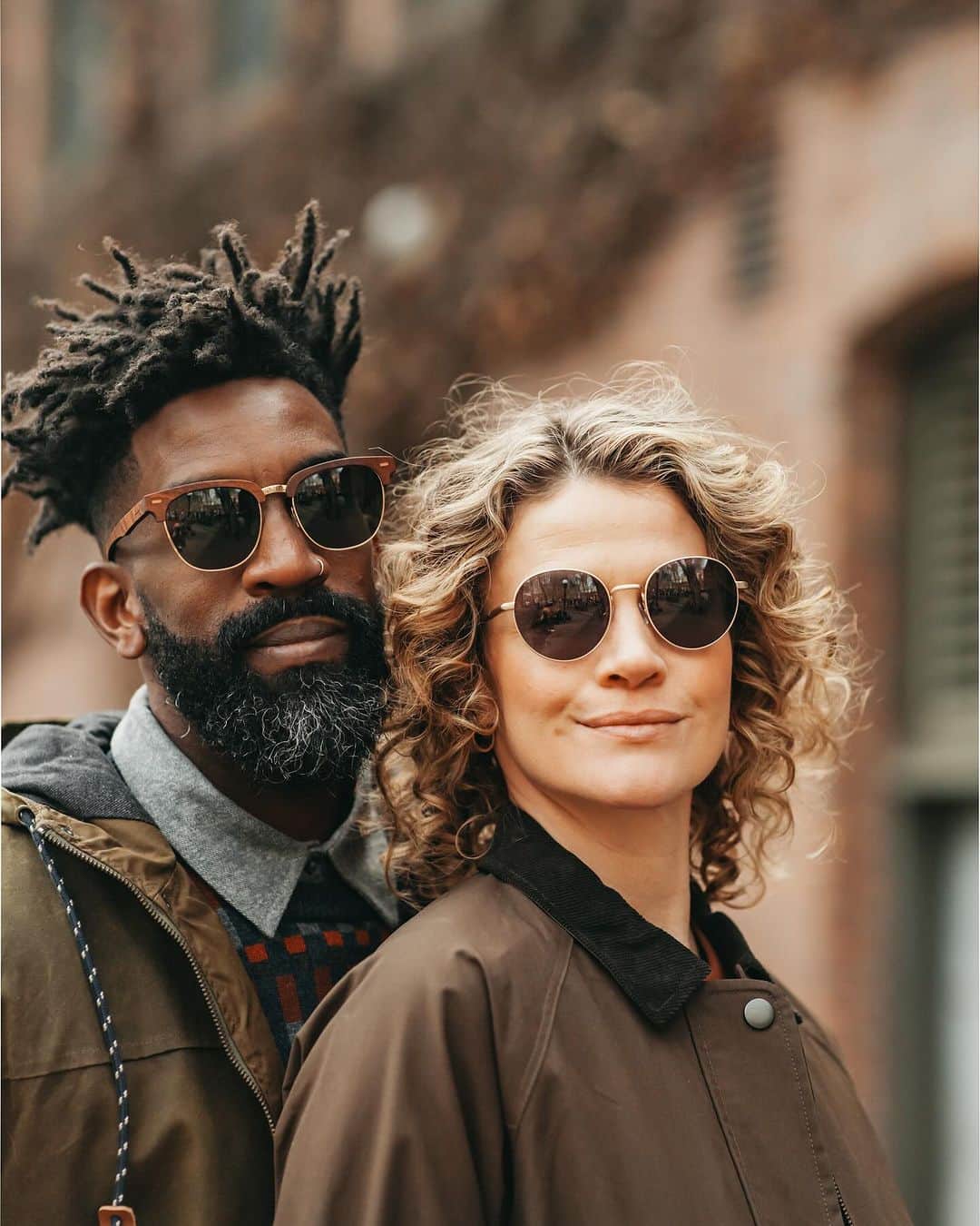 シュウッドのインスタグラム：「The classic browline upper and wire rim lower on our Eugene Sunglasses make these such a solid gifting choice.   Flattering on a bajillion face shapes and exuding a refined vintage vibe - this pair is just 🔥  (Seen here next to the light-weight champ the Union Sunglasses in Matte Gold.)」