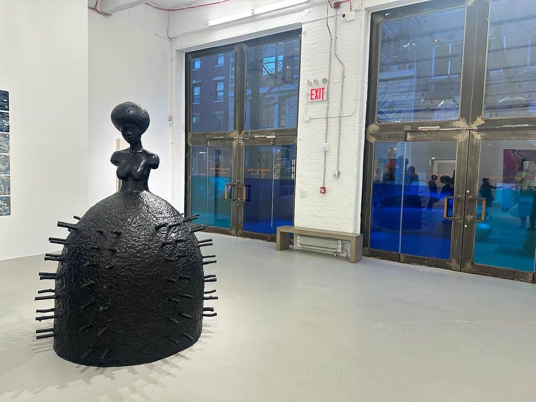 トームさんのインスタグラム写真 - (トームInstagram)「9 scupltural works from @shahgargfoundation show devoted to women art makers, plus legendary @judith_bernstein taking a photo of a @danaschutzart @davidzwirner   This fall in New York, the Shah Garg Foundation is pleased to present Making Their Mark, a major exhibition showcasing the works of more than 80 of the most significant women artists from the last eight decades.   Curated by Cecilia Alemani, Donald R. Mullen, Jr. Director & Chief Curator of High Line Art and Curator of the 59th International Art Exhibition at the Venice Biennale, the exhibition marks the first public viewing of the Shah Garg Collection: a groundbreaking body of work by women collected by Komal Shah and Gaurav Garg.  Making Their Mark champions the lives and work of women artists, bringing into vibrant relief their intergenerational relationships, formal and material breakthroughs, and historical impact. Through drawings, mixed media works, paintings, sculptures, and textile works, the artists of Making Their Mark rechart art history through their singular, iconic practices.  Following the New York exhibition, Making Their Mark will travel to the Berkeley Art Museum and Pacific Film Archive in October 2024, co-curated by Margot Norton. It will then journey to the Kemper Art Museum in St. Louis in September 2025, co-curated by Sabine Eckmann. @ceciliaalemani」12月20日 6時15分 - tomenyc