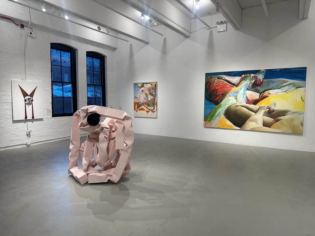 トームさんのインスタグラム写真 - (トームInstagram)「9 scupltural works from @shahgargfoundation show devoted to women art makers, plus legendary @judith_bernstein taking a photo of a @danaschutzart @davidzwirner   This fall in New York, the Shah Garg Foundation is pleased to present Making Their Mark, a major exhibition showcasing the works of more than 80 of the most significant women artists from the last eight decades.   Curated by Cecilia Alemani, Donald R. Mullen, Jr. Director & Chief Curator of High Line Art and Curator of the 59th International Art Exhibition at the Venice Biennale, the exhibition marks the first public viewing of the Shah Garg Collection: a groundbreaking body of work by women collected by Komal Shah and Gaurav Garg.  Making Their Mark champions the lives and work of women artists, bringing into vibrant relief their intergenerational relationships, formal and material breakthroughs, and historical impact. Through drawings, mixed media works, paintings, sculptures, and textile works, the artists of Making Their Mark rechart art history through their singular, iconic practices.  Following the New York exhibition, Making Their Mark will travel to the Berkeley Art Museum and Pacific Film Archive in October 2024, co-curated by Margot Norton. It will then journey to the Kemper Art Museum in St. Louis in September 2025, co-curated by Sabine Eckmann. @ceciliaalemani」12月20日 6時15分 - tomenyc