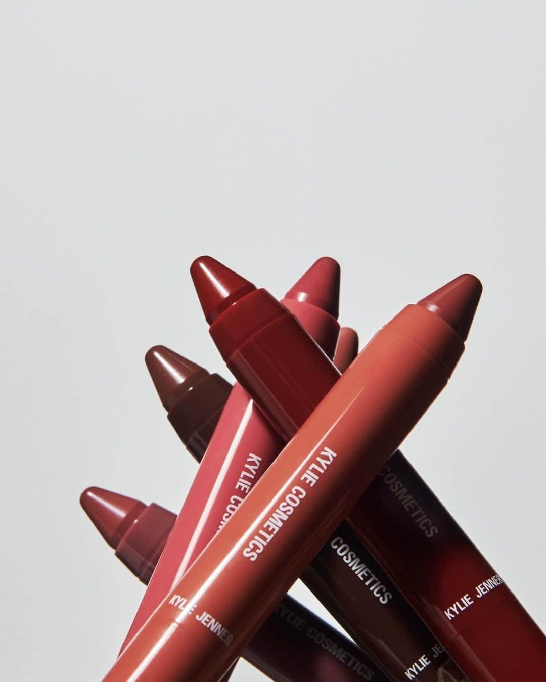 Kylie Cosmeticsのインスタグラム：「a lip liner + lipstick in one ❣️ our matte lip crayons are go-to's for a comfortable and smooth matte lip」