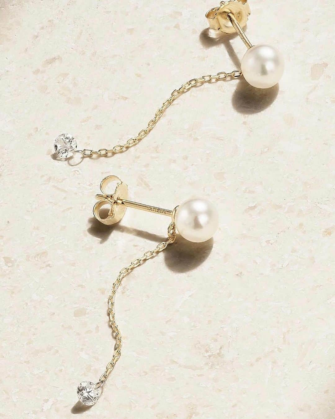 M I Z U K Iさんのインスタグラム写真 - (M I Z U K IInstagram)「Pierced ⚡️ Kisses  Shop Kissing diamonds & pierced ⚡️diamonds with pearls on @netaporter   . . . #netaporter  #new  #pierced #diamond #modern #pearl #seaofbeauty #mizuki #mizukijewels #mizukijewelry」12月20日 8時55分 - mizukijewels