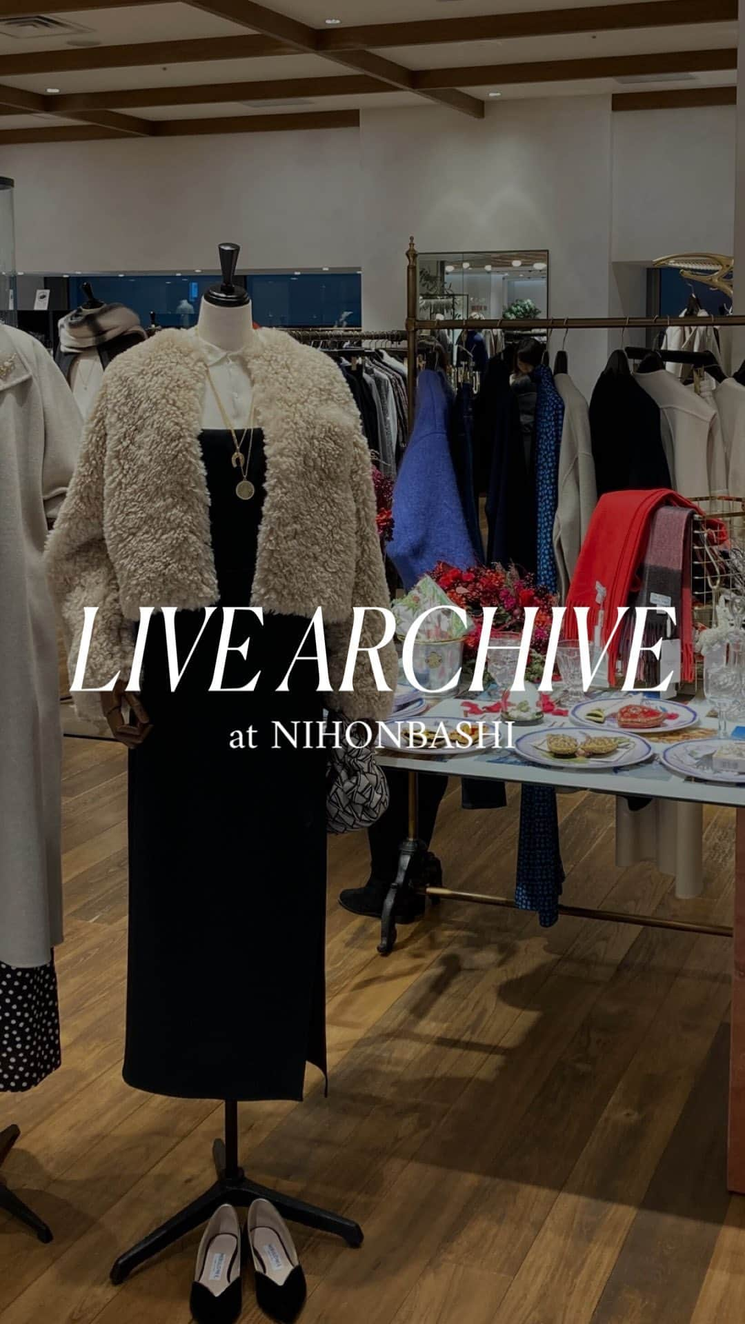 VERMEIL par ienaのインスタグラム：「＼LIVE archive／ ⁡ 本日は朝早くよりLIVEをご視聴いただき、 ありがとうございました！ ⁡ ⁡ 年末年始のお出掛けシーンに活躍する アクセサリースタイルをお届けいたしました🎥 ⁡ ⁡ 商品詳細は後ほどストーリーズや個人instaなどで ご紹介させていただきます✔︎ ⁡ ⁡ ⁡ #vermeilpariéna #ヴェルメイユパーイエナ」