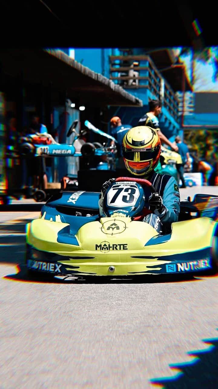 ルーベンス・バリチェロのインスタグラム：「Primeiro dia de treino @kartgranjaviana … amanha quali e corrida na quinta com largada as 11hrs … sao 12hrs de prova… raça timeeee. @dudubarrichello @fefobarrichello @pipebartz #gobarricas🇧🇷🏁💨💨 valeu @kartpesado #tmj🤜🏻🤛🏻」