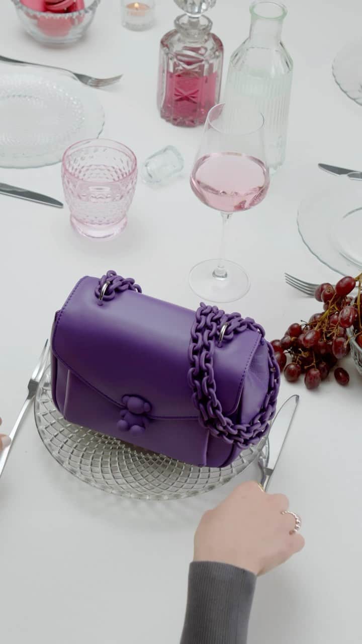 トウスのインスタグラム：「As you know we serve the best desserts since 1920, so we couldn’t not prepare our particular TOUS dinner to celebrate all styles this Holiday Season 🧁 #CelebratingAllStyles」