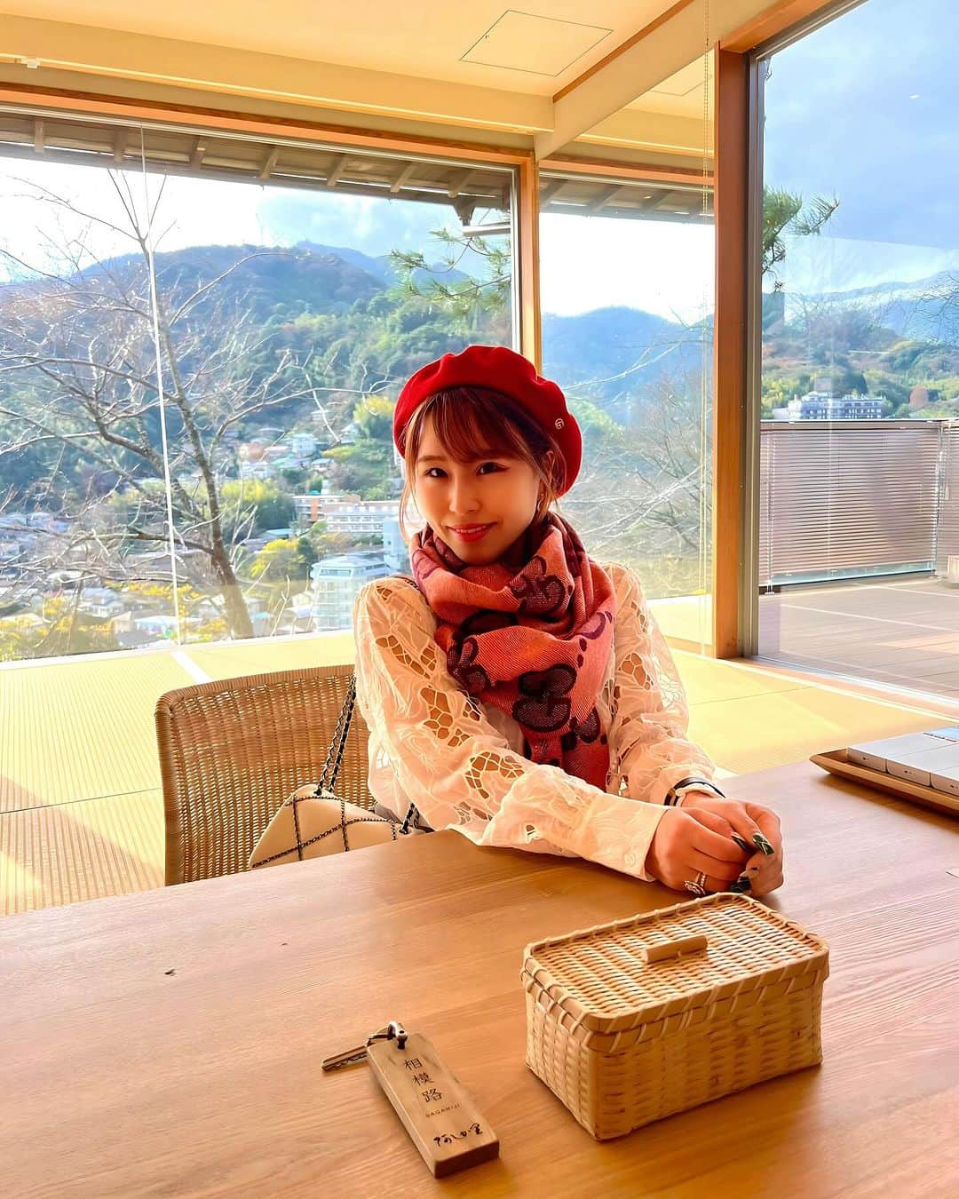 カリスマゆきちゃんのインスタグラム：「. 📍懐石旅庵 阿しか里  入った瞬間の開放感最高でした♡  @ashikari_official  ____________________________________ #懐石旅庵阿しか里 #阿しか里 #熱海旅行 #熱海温泉 #温泉女子 #熱海 #atami #gucci」