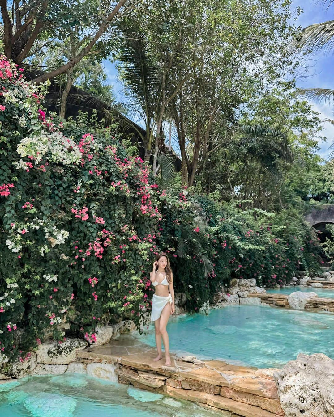 Vivi Tamさんのインスタグラム写真 - (Vivi TamInstagram)「每天都是bikini day的Bali! 疫情三年後第一次去陽光海灘 雖然超級怕曬 但非常享受這次的旅程  最後很推介這間酒店 隨便一個位置都可以打卡 而且很舒適 很寧靜！ 大家記得bookmark🫶🏻  📍The Edge Bali」12月20日 22時18分 - vivivvtam