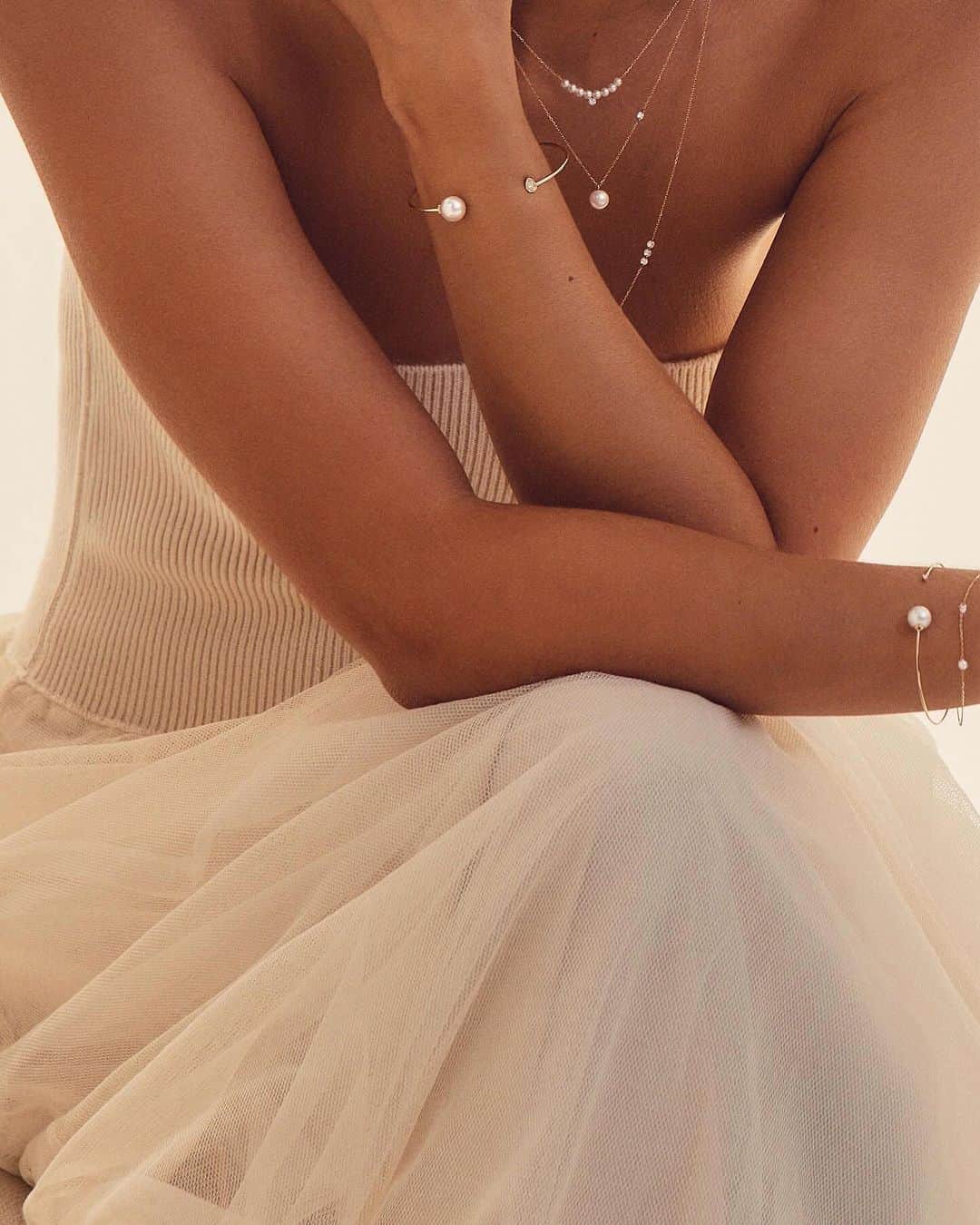 M I Z U K Iのインスタグラム：「Pierced⚡️Kisses  Discover Kissing diamonds & pierced⚡️diamonds with pearls on www.mizukijewels.com  . . .  #new  #pierced #diamond #modern #pearl #seaodbeauty #mizukijewelry #mizuki #mizukijewels」
