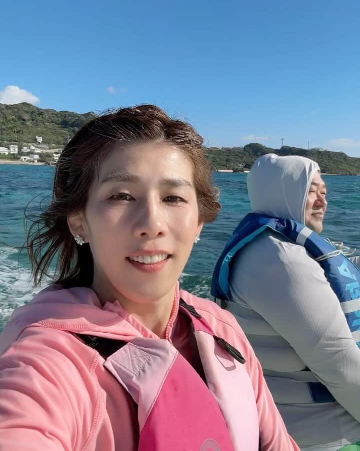 吉田沙保里のインスタグラム：「豊ちゃんとの沖縄二人旅✈️の後編  無人島、BBQ、 イルミネーション、聖地参拝… 全部楽しかったな😆  バギーで爆走⁉️していた豊ちゃんが ドンキーコングにしか見えなかった…🤣  身も心もリラックスできて 最高の旅になりました😁  ぜひ観てくださいね😉  NEXT TRIP  ～沖縄南城市 ウェルネスの旅 後編～ BS12 で12月21日 （木）18:30〜  #豊ノ島」