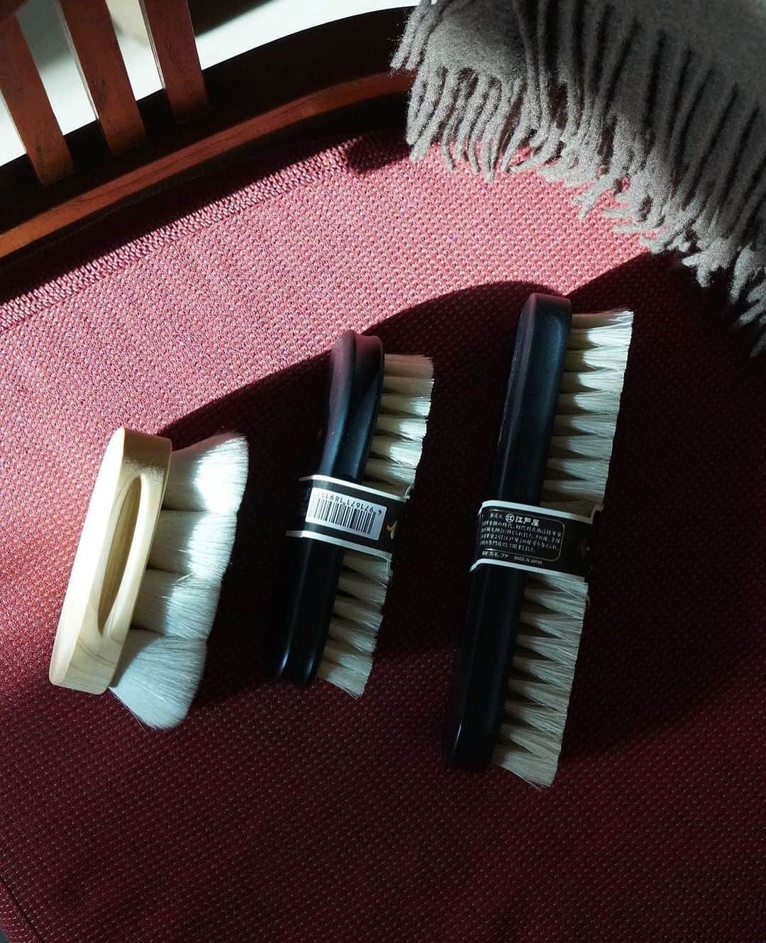 bootblack_officialのインスタグラム：「Boot Black brushes available at @thedecorumsg 🇸🇬 #bootblackshoeshine#bootblackshoecare#highshine#shoecare#shoeshine#shoepolish#shoegazing#shoestagram#leathershoes#madeinjapan#japanmade#japan#classicshoes#dressshoes#shoegram#mirrorshine#shoeaddiction#shoeaddict#singapore#thedecorum#thedecorumsg」