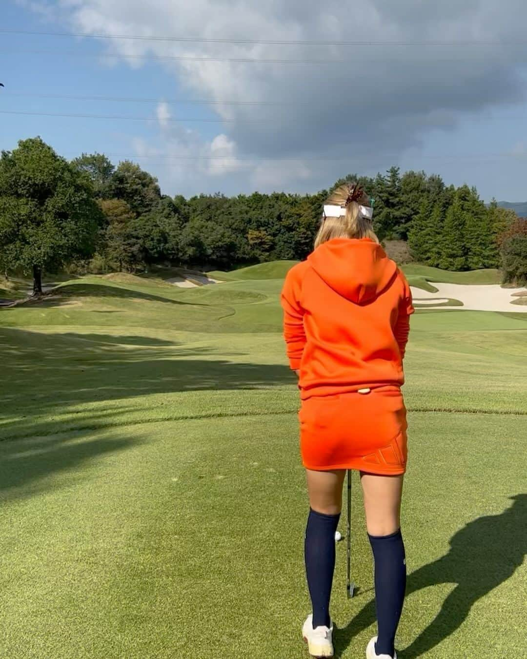 nawachanのインスタグラム：「．  《ショートホール🏌️‍♀️》  雨か風が強い日どちらが苦手ですか?🥹  12月27日まで @bestgolfinfluencerawards イベント中‼︎  今現在3位です。 沢山の方が投票ありがとうございます😭 3位でもうれしいのですが 私は1位しかみてないです🥹  せっかくなら1位がいいです 常にストイックで なかなか1位は難しいとは思いますが 自分なりに出来ることを頑張ります  100人が1時間に1回７日間つづけると 700票　やらないと0票 これが積み重ねかなと思います。  最後まで何があるかわからないです メンション、拡散 色々とご協力してくださると 凄く嬉しい気持ちになります🥹  本気で頑張るほど 想いが強くなるほど、悲しさや悔しさは倍です 嬉しさも倍です まだ諦めないです 真剣に取り組みたいです 最後までやることにも意味があります。  出場されているみなさんが一緒の気持ち だと思います  まだ終わっていません 今からです‼︎力を合わせて 最後まで頑張りましょう🏌️‍♀️🙇‍♀️  自分を信じてついてきてくださると 凄く嬉しいです ゴルフ活動に貢献します‼︎  私のことわからない方 過去の投稿など見てくださると嬉しいです🥹  ★1人1時間に1回投票ok なんかいでも♥ ★リンクを飛んで投票するだけ簡単にできます！！ ★ストーリーにリンク はってありますので　@nawachan.golf_official  すぐとべるようにうストーリーみてね🥹 お手数ですが皆さんのお力をお借りしたいです  #ゴルフウェア#ゴルフラウンド#ゴルフ女子#初心者#⛳️#🏌️‍♀️#ゴルフ男子#ゴルフ馬鹿#ゴルファー#ゴルフ場#ゴルフ好きな人と繋がりたい#ゴルフ好き#ゴルフ好きな人と仲良くなりたい#golf#Instagram」