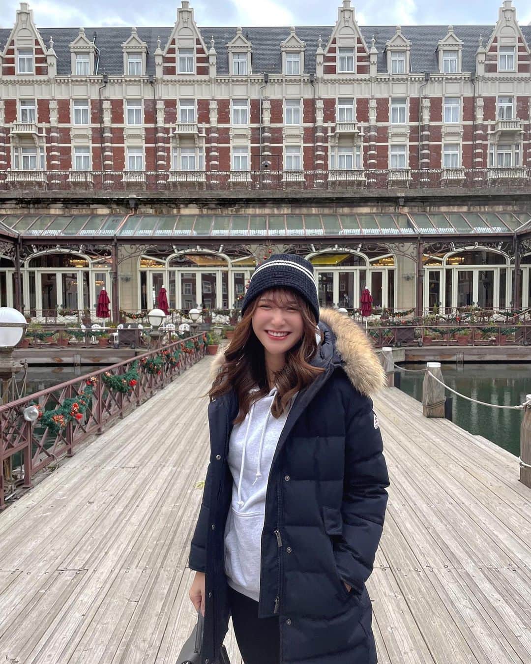 田尻夏樹（なつきんぐ）のインスタグラム：「ハウステンボスイルミネーション✨ 3階建てのメリーゴーランド初めてみた🙈 　 クリスマスモードたっぷり♡」