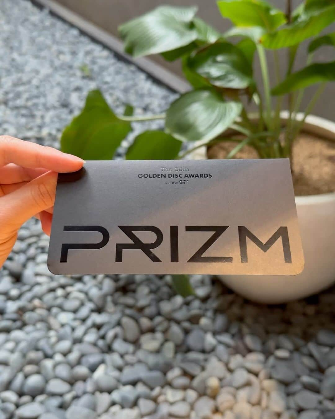 アユ・ティンティンのインスタグラム：「Guess where we're going?! Sampe ketemu kita di 38th Golden Disc Awards! Thank you @prizm.global and the @golden_disc for this invitation. Prizm is Korea’s high-sensitivity media commerce platform, introducing selected upscale venues for global audiences. PS: Theres something special coming tomorrow!  38th Golden Disc Awards  - January 6, 2024 06:30PM (WIB) - Jakarta International Stadium (JIS)」