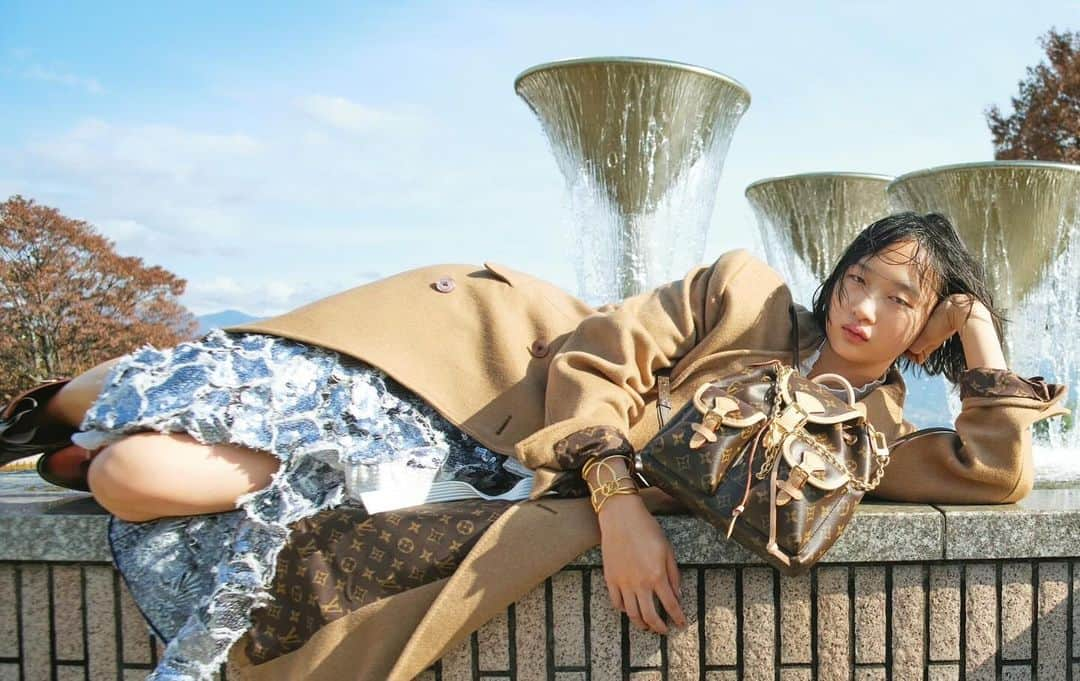 三田真一さんのインスタグラム写真 - (三田真一Instagram)「GINZA @ginzamagazine  "Louis Vuitton tales of aqua"  @louisvuitton  Photo: @masaminaruo Styling: @mitershinichi Hair: @koichi_nishimura_ Makeup: @nobukomakeup Model : @____non_oui   #ginza #magazine #louisvuitton」12月20日 18時13分 - mitershinichi