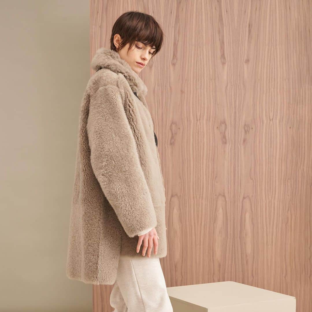 カールドノヒューさんのインスタグラム写真 - (カールドノヒューInstagram)「Our cashmere touch shearling midi coat in ‘Andes’. Effortless, made to last. #luxuryforlife #fashion #luxury #shearling #cashmere #winteroutfit #winterinspo」12月26日 16時00分 - karldonoghue