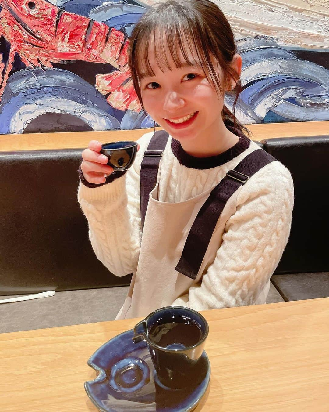 延命杏咲実さんのインスタグラム写真 - (延命杏咲実Instagram)「. ビールの次は日本酒デビュー！🍶 . 甘みとすっきりさのバランスが良くて、とても飲みやすかった！☺️ . 母に美味しいお寿司屋さんに連れて行ってもらいました🍣 お寿司は元々大好きだけど、日本酒と合わせて食べるとまた味わいが違いました！大人になったなあ〜〜✨ . . #日本酒 #お寿司 #築地玉寿司 #セントフォース #セントフォースsprout #延命杏咲実 #延命ちゃん」12月20日 19時55分 - enmei_1115