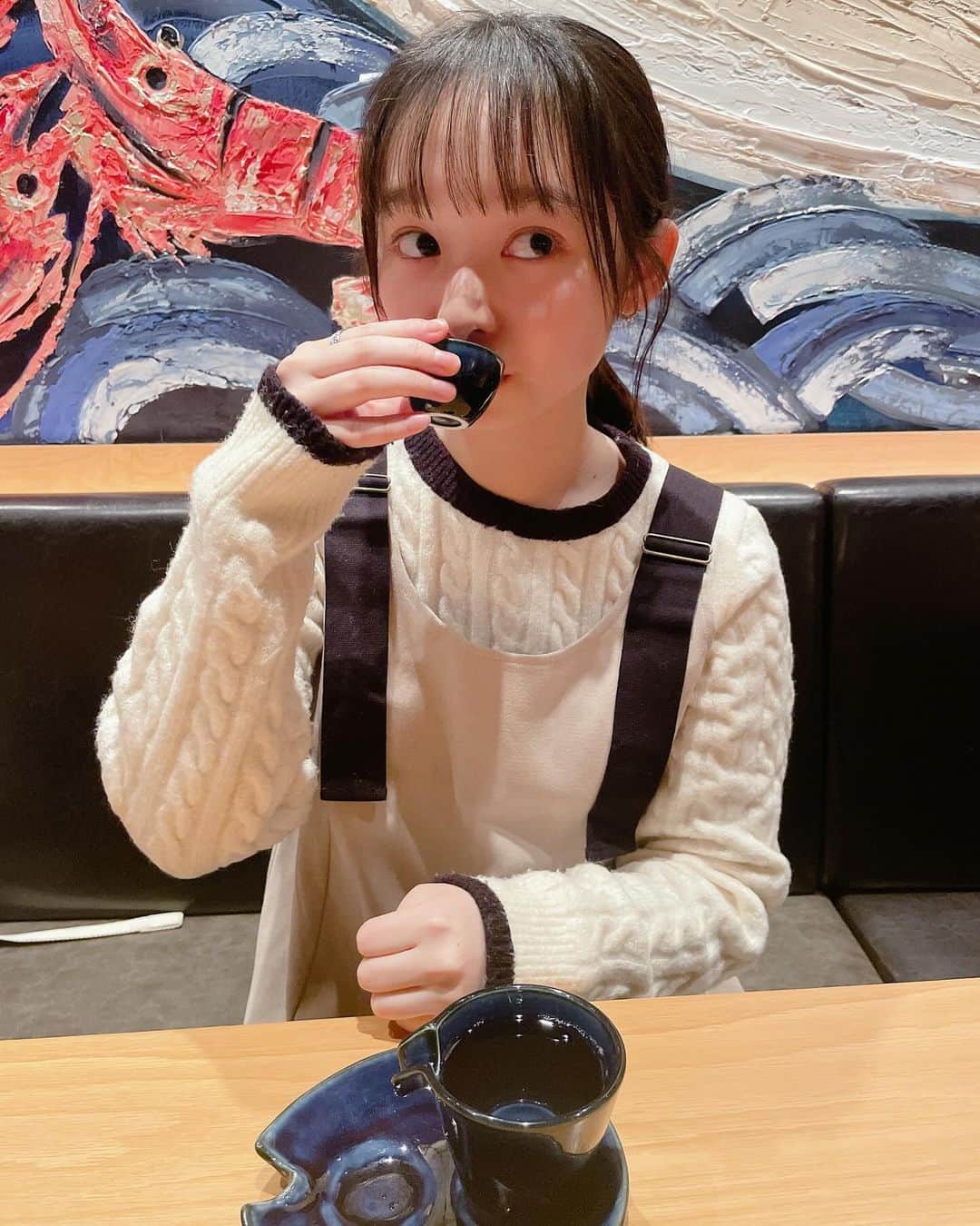 延命杏咲実さんのインスタグラム写真 - (延命杏咲実Instagram)「. ビールの次は日本酒デビュー！🍶 . 甘みとすっきりさのバランスが良くて、とても飲みやすかった！☺️ . 母に美味しいお寿司屋さんに連れて行ってもらいました🍣 お寿司は元々大好きだけど、日本酒と合わせて食べるとまた味わいが違いました！大人になったなあ〜〜✨ . . #日本酒 #お寿司 #築地玉寿司 #セントフォース #セントフォースsprout #延命杏咲実 #延命ちゃん」12月20日 19時55分 - enmei_1115
