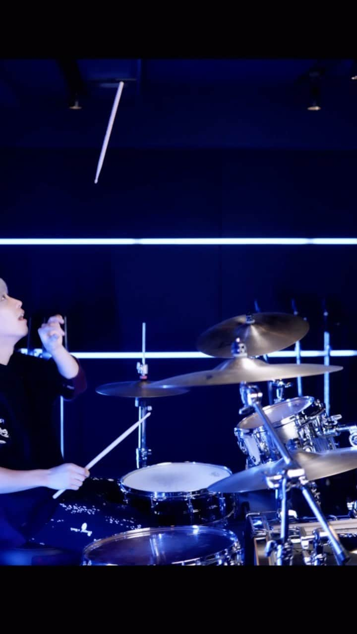 マイキのインスタグラム：「Eye of the Tiger - Drum Cover #shorts  #drummer」