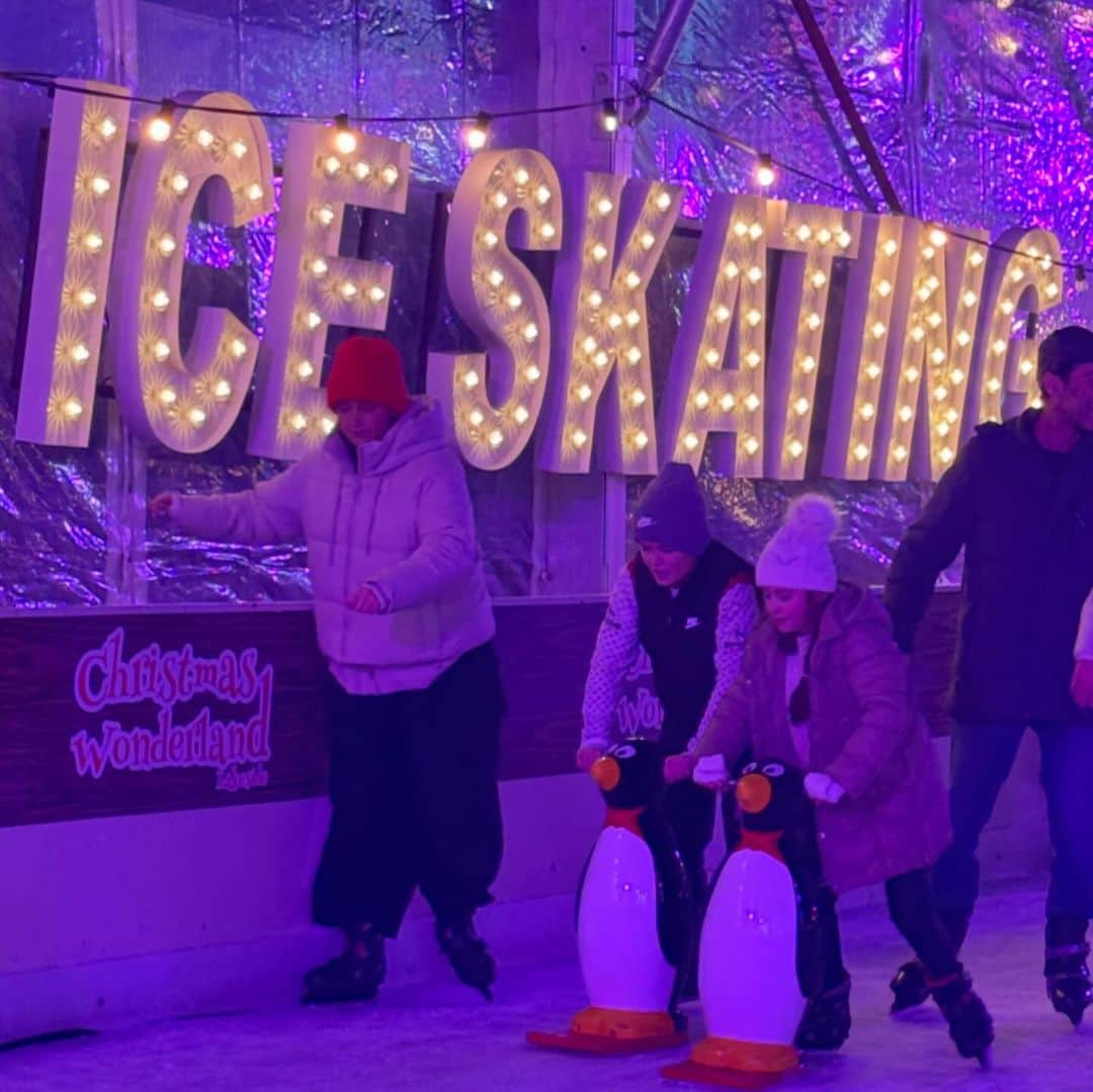 ダニエル・オズボーンさんのインスタグラム写真 - (ダニエル・オズボーンInstagram)「Christmas time ❄️🎄⛸️」12月21日 7時06分 - danosborneofficial