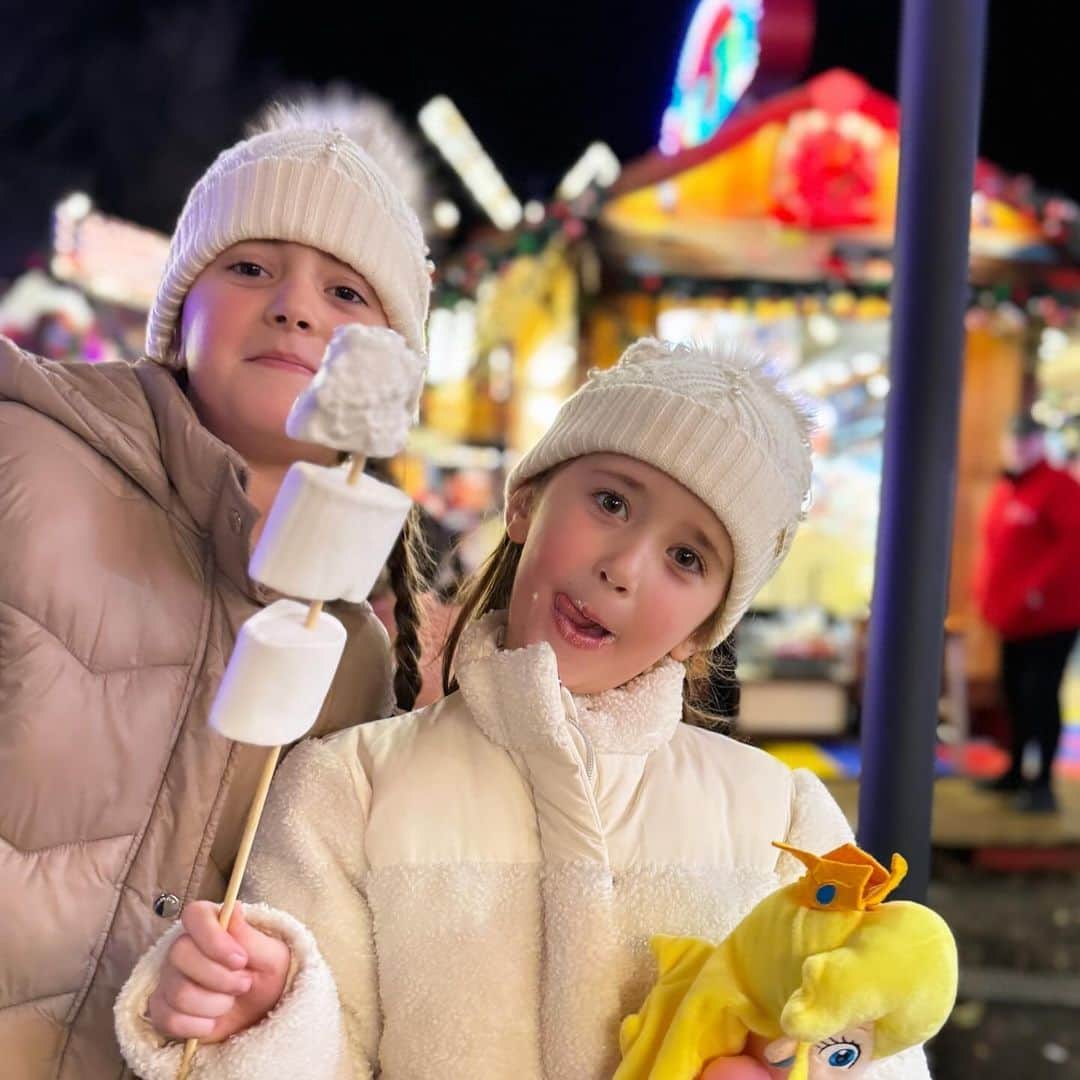 ダニエル・オズボーンのインスタグラム：「Christmas time ❄️🎄⛸️」