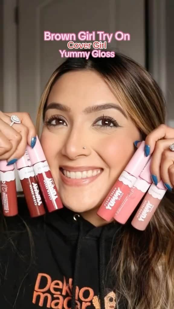 COVERGIRLのインスタグラム：「The Yummy Gloss Daylight collection is too good to not have them all 💖   🎥@makeupshaq 🛒Shop now at @walmart  #EasyBreezyBeautiful #Covergirl #YummyGloss」