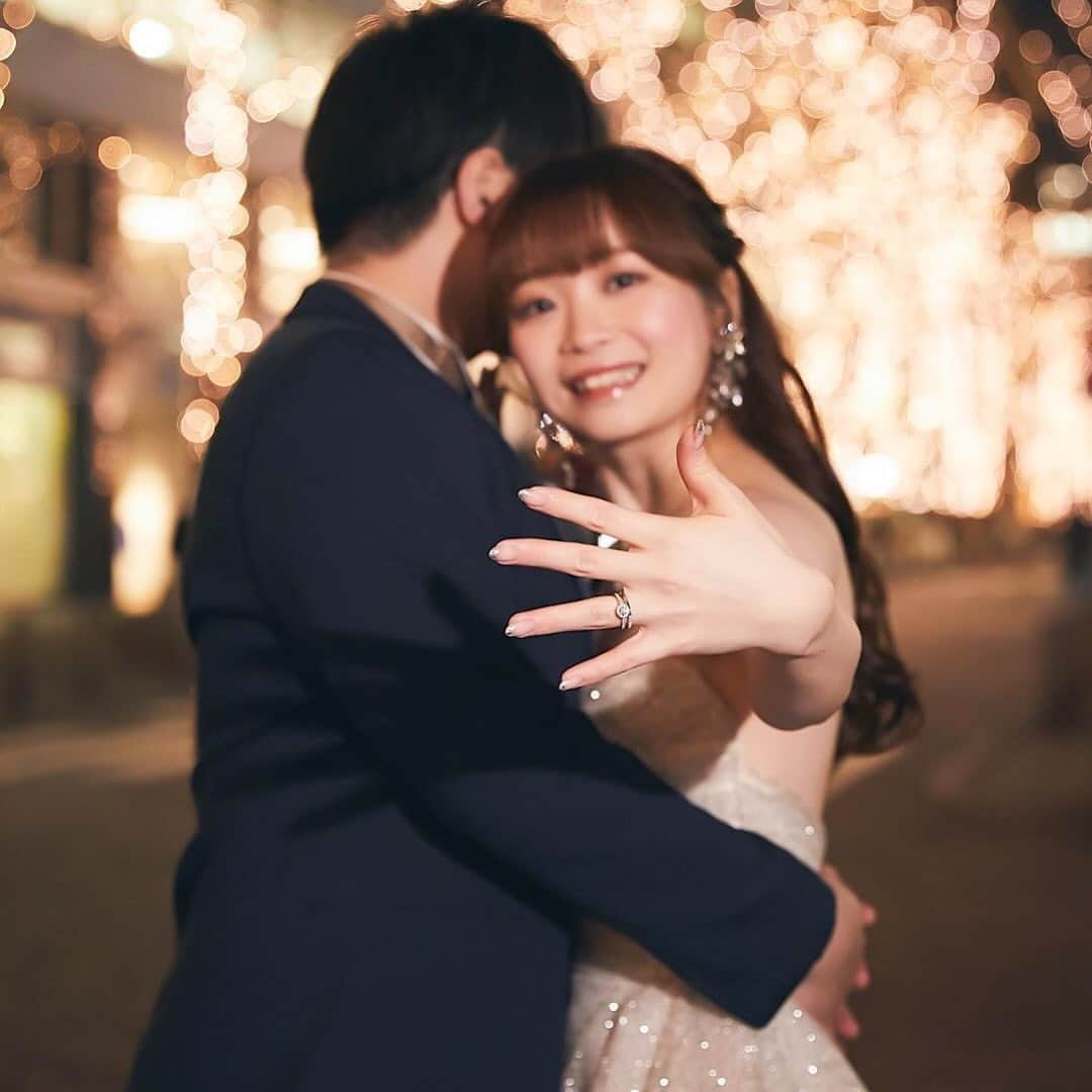 プレ花嫁の結婚式準備アプリ♡ -ウェディングニュースさんのインスタグラム写真 - (プレ花嫁の結婚式準備アプリ♡ -ウェディングニュースInstagram)「指輪をこうやって残すの素敵💍♡おすすめ前撮りショット6選🎞 ………………………………………………………………… 結婚式準備を楽しく♡ 役立つ情報、トレンドを毎日配信中𓂃 𓈒𓏸  マナー・段取り・お金のことはアプリでチェック🤍 【 @weddingnews_editor 】の プロフィールURLからダウンロードしてね🕊💕 …………………………………………………………………  編集部のrinです🌙｡:*   可愛く残す♡ 指輪ショットアイディアをご紹介💍✨  指輪をメインに撮る ロマンチックなフォトがたくさん𓂃🤍  ぜひチェックしてみてくださいね🫧  photo by  1枚目: @mirutaro12 さん 2枚目: @pua__wedding さん 3枚目: @masashi_bumpdesign さん 4枚目: @poppo__wedding さん 5枚目: @yossy_photography_ さん 6枚目: @pureartis_ete_direction さん  thank you𓂃𓈒𓏸  ＼📷みなさまからの投稿お待ちしています／  花嫁はもちろん、業者さんも大歓迎💭💗 アナタのお写真や動画をご紹介してもOKという方は、ぜひ #ウェディングニュース に投稿してください💕 他のSNSでも掲載させていただく可能性がございます𓅪  ……………………………………………… プレ花嫁のための結婚式準備アプリ🕊️ 🌷ウェディングニュースって？🌷 ………………………………………………  ☑︎記事が毎日100記事更新される  ☑︎先輩花嫁のレポをチェックできる  ☑︎無料のDL素材配布  ☑︎お金・マナー・段取りについて詳しくチェックできる  など、リアルな情報が知れるんです𓂃 𓈒𓏸  @weddingnews_editor のURLから ダウンロードできるのでチェックしてみてね🕊️  #結婚式準備 #ウェディング #花嫁 #ウエディング #プレ花嫁 #結婚式 #結婚 #前撮り #結婚式前撮り #前撮りヘア #前撮りドレス #前撮りブーケ #前撮りポーズ #前撮りアイテム #婚約指輪 #結婚指輪 #エンゲージリング #マリッジリング #プロポーズリング」12月21日 18時00分 - weddingnews_editor