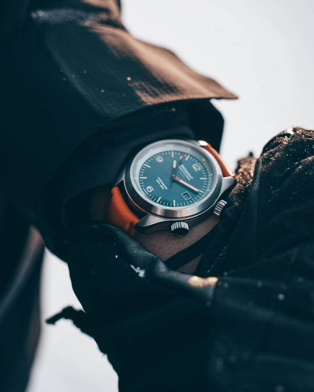 ブレモンさんのインスタグラム写真 - (ブレモンInstagram)「Heading to the slopes for the Festive Season, with a timepiece that stands out.  @jamienichollsuk wearing the Argonaut Azure in Switzerland 🏔️ Head to the Link-in-Bio to get yours 🔗  #Bremont #TakeitFurther #ArgonautAzure #watches #toolwatch #snowboarding #ski #switzerland #divewatch #HMAF #watchcollector #adventure」12月21日 4時00分 - bremontwatches