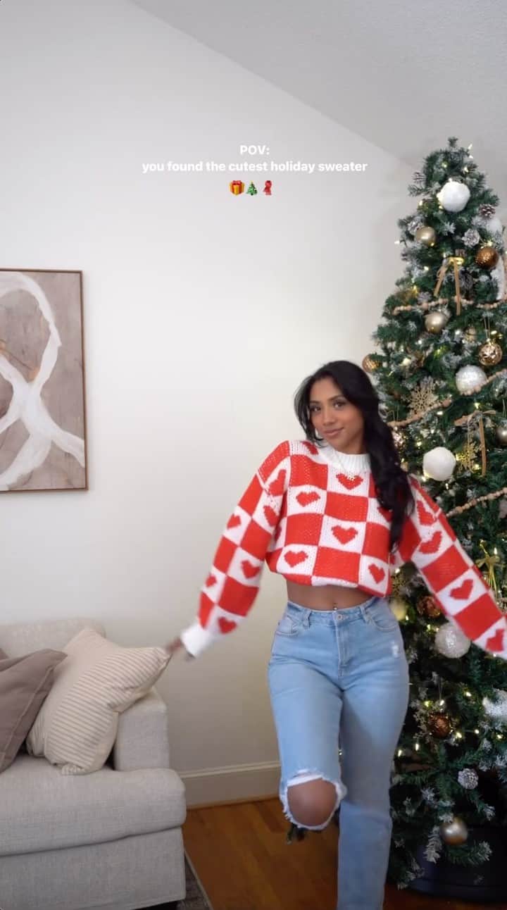 Beginning Boutiqueのインスタグラム：「POV: you found the cutest holiday sweater 💌Shop our Red Heart Patchwork Jumper, online now!」
