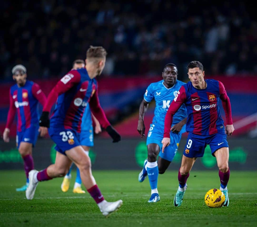 ロベルト・レヴァンドフスキさんのインスタグラム写真 - (ロベルト・レヴァンドフスキInstagram)「Last LaLiga match of 2023🔥 A very important win, 3 points for us!  #laliga @fcbarcelona   Último partido de La Liga del 2023🔥 Victoria muy importante, nos llevamos los 3 puntos!  #laliga @fcbarcelona」12月21日 5時22分 - _rl9