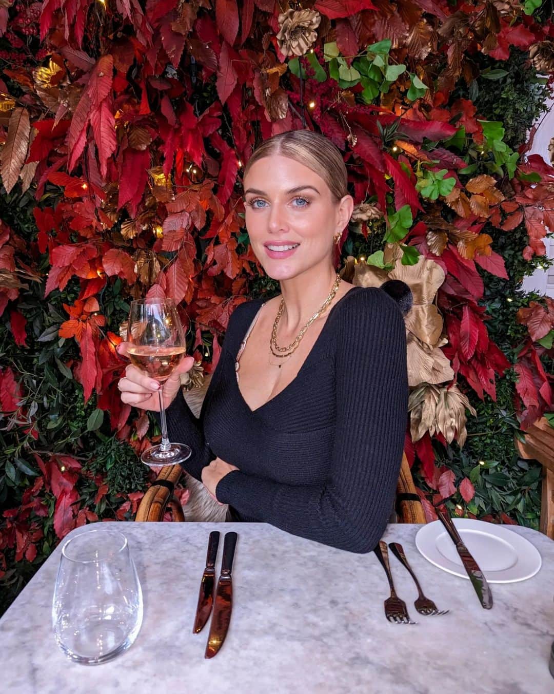 Ashley Jamesさんのインスタグラム写真 - (Ashley JamesInstagram)「Our second date since March. 💏  Today Tommy and I went on a day date. It's our first date since we went out on his birthday back in September.   We went to a really cute festive restaurant called Dalloway Terrace - I ate carpaccio and risotto and the food was so nice. The bar there made me want our next house to be pink again!  Can I be honest about something?  I feel like often on social media, parenthood looks effortless.   I remember when I was pregnant with Alf, thinking our relationship would never change because we're equal!  But the truth is, change is inevitable.   People tell you to make time for each other when you have kids, - but it's easier said than done when you're busy, tired, breastfeeding, or touched out. Or when going out together costs money because you need to get childcare (on top of the childcare you need in the day to be able to work).   Anyway, my point is, for us: dates are rare. Very rare.  It's been interesting having a second baby because in some ways we're more experienced to be able to navigate a newborn and so we're better prepared. Like having separate beds - I figured when Ada only needs me to breastfeed there's no point in us both being tired - especially with a toddler - and actually it works well for us.  But because it's our second it feels even longer since we've been just us. It's hard for things not to be about logistics.  Sometimes I wish we'd had longer together before kids. Just Tommy and I.   But I'd never want to change things or the people we've created.   And actually what's really interesting is that all my friends in relationships who have kids have gone through the same conversations and changes as we have - whether they've been together a month or decade.   We've fit a lot into the last almost 4 years (can you believe we've only been together 4 years and have 2 babies?). We promised each other an adventure when we first met - and it's been one hell of an adventure.   To everyone in the thick of it right now, were right there with you! ❤️ We actually recorded a podcast about this time last year about our relationship and how it's changed since kids!  📍 Dalloway Terrace」12月21日 6時47分 - ashleylouisejames