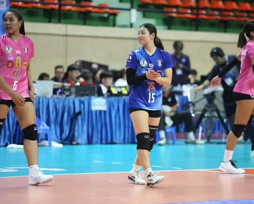 井上琴絵さんのインスタグラム写真 - (井上琴絵Instagram)「🇹🇭❤ . 01.12.23 (Sun) 🌟🌟🌟 vs  KKU Khonkean Star VC. . . @nakhonratchasima_vc #Nakhonratchasimavc #Nakhonratchasimaqmincvc#catdevil🐱 #volleyball#Libero#ThailandLeague#🇹🇭」12月21日 16時51分 - kotoe.i15