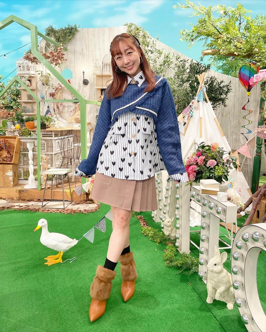 須田亜香里さんのインスタグラム写真 - (須田亜香里Instagram)「私にはサンタクロースは来ないだろうな〜と思ってたけど、チャンタクロースが和菓子くれました🎅🏻🎄 川合さんの自腹領収書が生々しいね😚 年内最後のスイッチ！ありがとうございました！ 来年も引き続き隔週水曜よろしくお願いしますー✨ #東海テレビスイッチ #和菓子 #クリスマス和菓子  #生放送で和菓子はいつも緊張する #須田亜香里衣装」12月21日 10時44分 - akarisuda