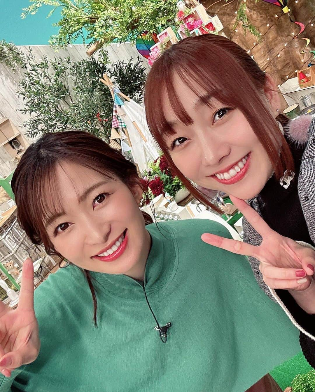 須田亜香里さんのインスタグラム写真 - (須田亜香里Instagram)「私にはサンタクロースは来ないだろうな〜と思ってたけど、チャンタクロースが和菓子くれました🎅🏻🎄 川合さんの自腹領収書が生々しいね😚 年内最後のスイッチ！ありがとうございました！ 来年も引き続き隔週水曜よろしくお願いしますー✨ #東海テレビスイッチ #和菓子 #クリスマス和菓子  #生放送で和菓子はいつも緊張する #須田亜香里衣装」12月21日 10時44分 - akarisuda