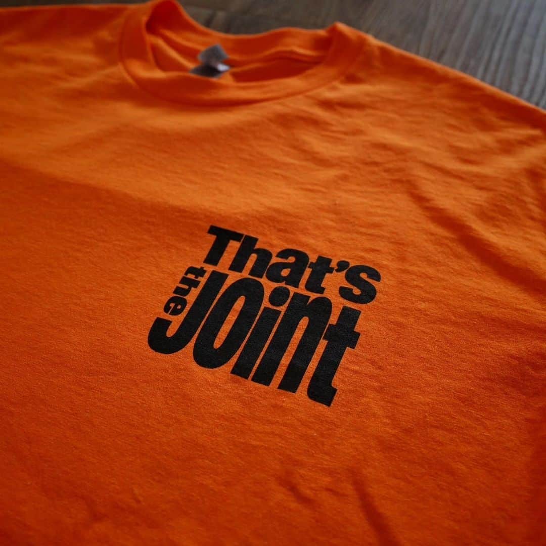 スチャダラパーさんのインスタグラム写真 - (スチャダラパーInstagram)「『スチャダラパー & STUTS Presents "That's the Joint"』の  会場で販売されたTシャツがオンラインショップで販売開始です！  是非お買い求めください！  『"That's the Joint" Tシャツ』 価格:¥4,000（税込） カラー:ホワイト×ピンク、ホワイト×グリーン、セーフティオレンジ サイズ:S,M,L,XL,XXL  ご購入はこちらから！ http://shop.gunpowder.jp/?mode=cate&cbid=843351&csid=0」12月21日 12時06分 - sdp1990_official