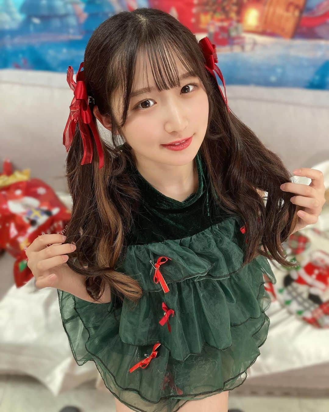 貝賀琴莉さんのインスタグラム写真 - (貝賀琴莉Instagram)「赤いリボンも素敵？🎀🎄  #クリスマス #christmas #アイドル #idol #ツインテール」12月21日 16時19分 - 0112kako