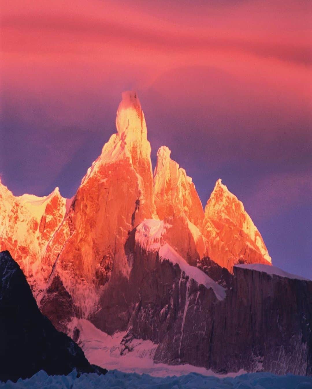 ジミー・チンさんのインスタグラム写真 - (ジミー・チンInstagram)「Cerro Torre showing off at sunrise. Patagonia, Argentina, 2000.  Prints available at link in bio.」12月22日 2時47分 - jimmychin
