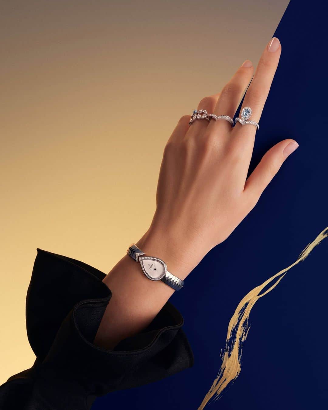 Chaumetさんのインスタグラム写真 - (ChaumetInstagram)「Elevate your festive elegance with Joséphine's characterful treasures, designed for those who seek the extraordinary.⁣ ⁣ #Chaumet #FindYourGoldenTreasure #ChaumetTreasureHunt」12月21日 18時21分 - chaumetofficial