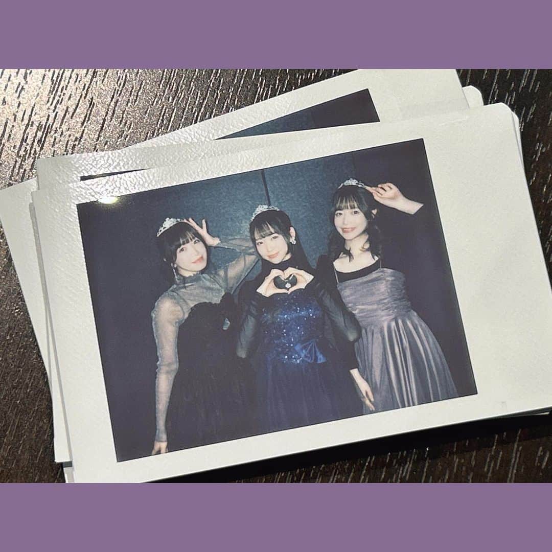 桜野羽咲さんのインスタグラム写真 - (桜野羽咲Instagram)「☁️ ⁡ ⁡ 最近の羽咲 ⁡ ⁡ 収録したり、お嬢様になったり、ライブしたり、勉強したり、スタジオ入ったり そんな羽咲のいつもの日常の中 ⁡ 先日、かよこさんとりすこさんとごはんという とーっても素敵な時間を過ごしました🥬🐿️🐇✨ ⁡ 大好きで尊敬している2人と同時にご飯に行けるなんて✨終始ドキドキ…… ⁡ ⁡ お二人のお話をだいぶ前のめりになりながら聞き マインドを吸収しまくり。 ⁡ こんな風に歳を重ねたいなって 自分の未来がまた少し楽しみになった🌷 ⁡ ⁡ ⁡ 今年も残り少し できることを一生懸命やっていきます！ ⁡ ⁡ ⁡ ⁡ ┈ ┈ ┈ ┈ ┈ ┈ ┈ ┈ ┈ ┈ ⁡ ■生誕ワンマンライブ ⁡ 2024年1月20日(土)  18:00 開場 / 18:30 開演 at Spotify O-nest ⁡ 桜野羽咲生誕記念ワンマンライブ 「羽咲中毒 - SONG EATER -」開催 ⁡ ⁡ “ 歌喰い ” ⁡ この想い 一つで生きていける それくらいの輝きだ なにも見えなくするくらいの ⁡ それこそ呪いだ ⁡ 🏷️#おめでとうーちゃん2024 ⁡ ＜チケット発売中＞ https://arcana-project.com/contents/689042 ⁡ ⁡ ┈ ┈ ┈ ┈ ┈ ┈ ┈ ┈ ┈ ┈ ⁡ ■ライブ/イベント情報 ⁡ ○12/23 #アルカナふぁんみ at渋谷 →ARCANA PROJECT https://arcana-project.com/contents/691728 ⁡ ○12/27 #dotyellfes at原宿 https://arcana-project.com/contents/697036 ⁡ ○1/5 #ACEofCUPS 新春SP at 渋谷 https://dearstage.zaiko.io/ja/item/361604 ⁡ ⁡ ┈ ┈ ┈ ┈ ┈ ┈ ┈ ┈ ┈ ┈」12月21日 18時25分 - sakuranousa