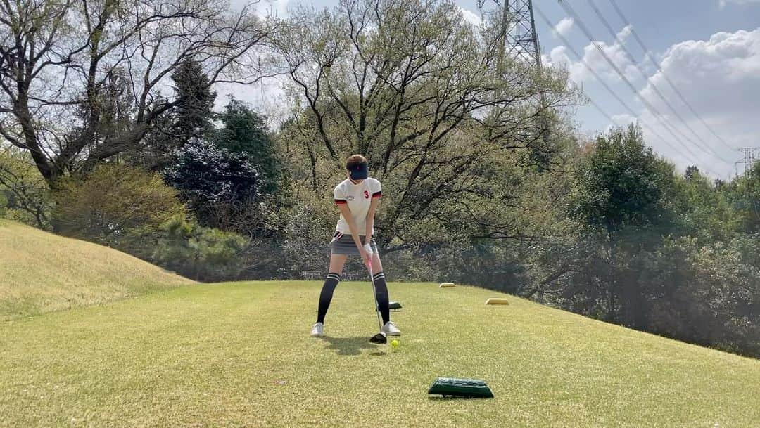 nawachanのインスタグラム：「．  《懐かし動画⛳️ 》  @bestgolfinfluencerawards  ベストゴルフインフルエンサー 27日まで宜しくお願いします🥹  投票🗳️どなたでもできます🥰  昔のがきれっきれ  2024年きれっきれなゴルフを⛳️  ．  ．  #ゴルフウェア#ゴルフラウンド#ゴルフ女子#初心者#⛳️#🏌️‍♀️#ゴルフ男子#ゴルフ馬鹿#ゴルファー#ゴルフ場#ゴルフ好きな人と繋がりたい#ゴルフ好き#ゴルフ好きな人と仲良くなりたい#golf#Instagram」