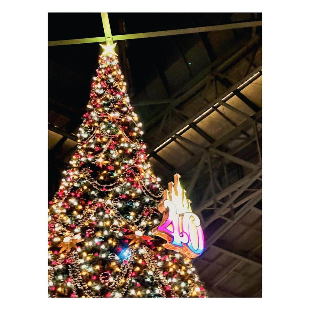 近藤結良さんのインスタグラム写真 - (近藤結良Instagram)「🏰🎄 シンデレラ城ver. * * 空がめっちゃキレイだった🙌🏻 唯一のクリスマスディズニー感の写真も笑🎄.* * * #ニコラ #nicola #ニコモ #ニコラ1_2月合併号  #近藤結良 #ゆらふぉとぐらむ #07line #ootd  #ボブヘアー #ボブ女子高生 #ボブ女子 #ディズニー #ディズニーコーデ」12月21日 19時10分 - yura_kondo.official