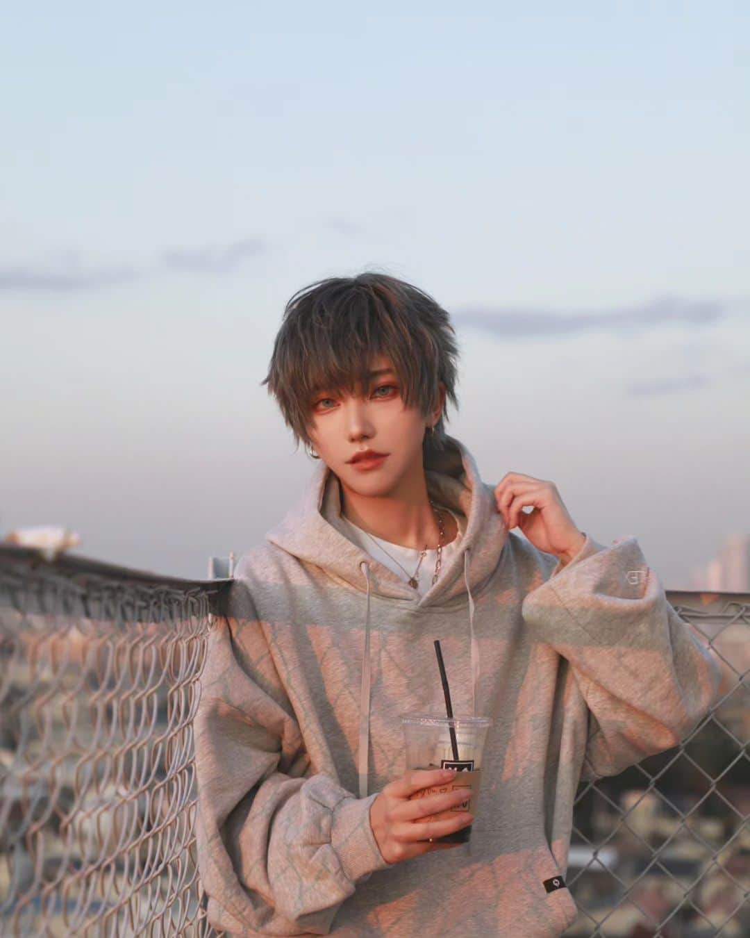 ひかりんのインスタグラム：「Flying to Malaysia soon ! New Golden Hour Kai set will be available at CF ~ 💗  Photo | thank you @___heri___ Cosplan reveal tomorrow ! #cosplay #comicfiesta2023 #kai」