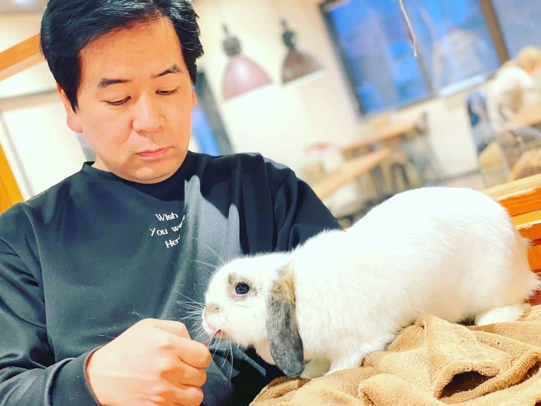 アモーレ橋本さんのインスタグラム写真 - (アモーレ橋本Instagram)「さーびすしょっと  らーめんとうさぎ  #heyたくちゃん 師匠」12月21日 20時38分 - bravo_hashimoto